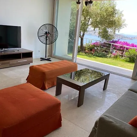 Holiday 4+1 Large Villa